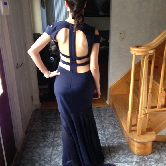 Ivory & Chain Cutout Maxi - Picture 2 of 2